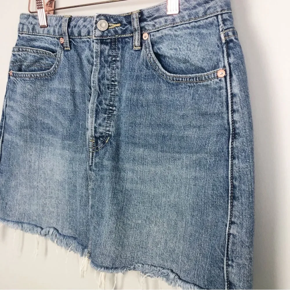 FREE PEOPLE | WE THE FREE Denim Fray Hem Jean Mini Skirt Women’s Size 29 (8)